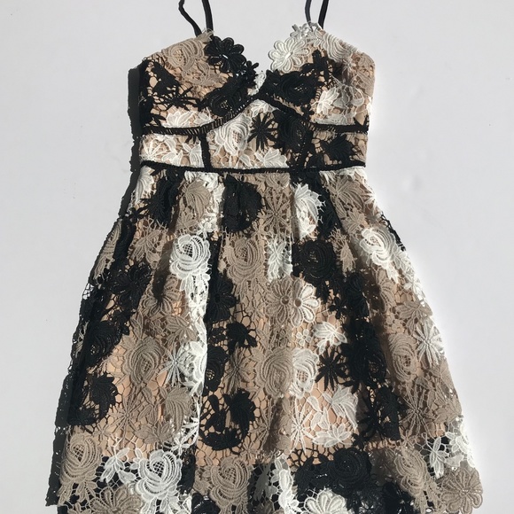 Romeo + Juliet couture lace empire dress - Picture 2 of 4